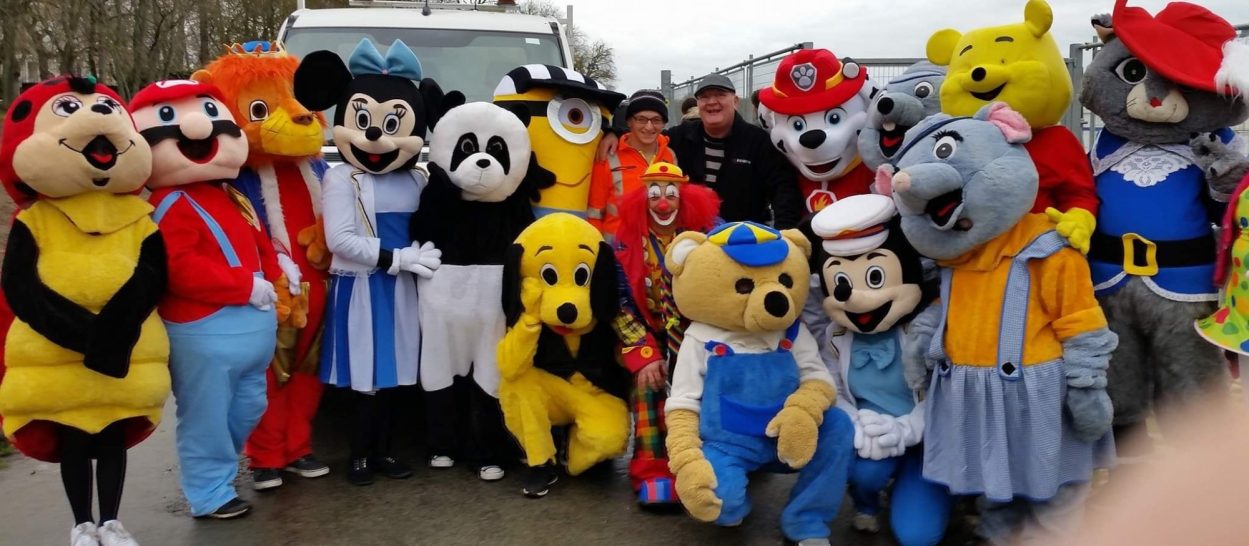 Mascottes géantes Groupe de mascottes représentant vos personnages préférés