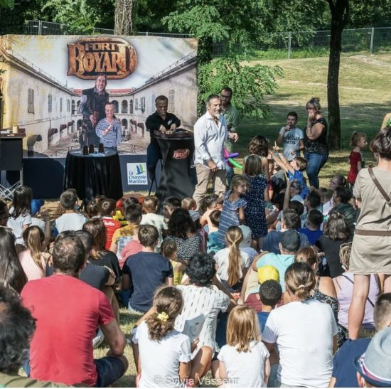 Passe Muraille et Serge Avril Animation dédicaces et jeux personnages de Fort Boyard