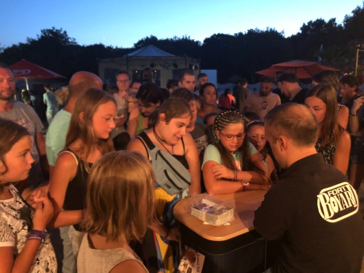 Passe Muraille de Fort Boyard Animation dédicaces et jeux personnages de Fort Boyard